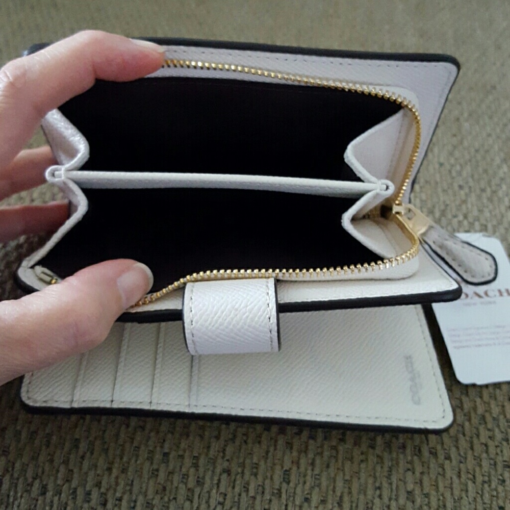 🌸🌸🌸🌸SOLD🌸🌸🌸COACH WALLET - Picture 4 of 4