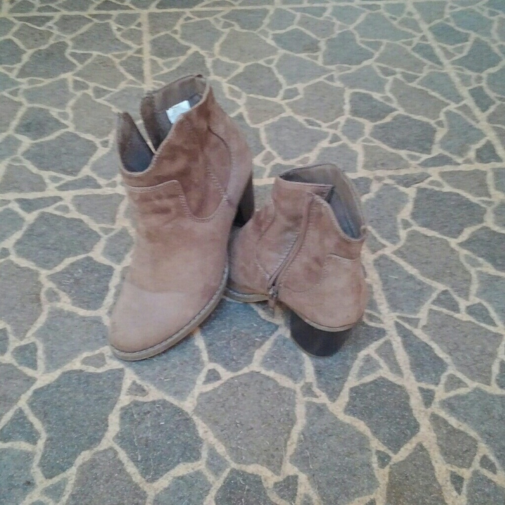 *PRICE FIRM UNLESS BUNDLED* Old Navy ankle boots