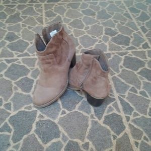 *PRICE FIRM UNLESS BUNDLED* Old Navy ankle boots