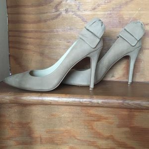 Enzo Angiolini nude suede pumps with bow back- 6.5