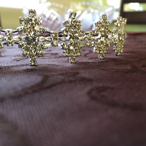 Tiara - Picture 4 of 4