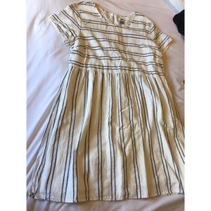 Super cute dress with beautiful waist and shape!