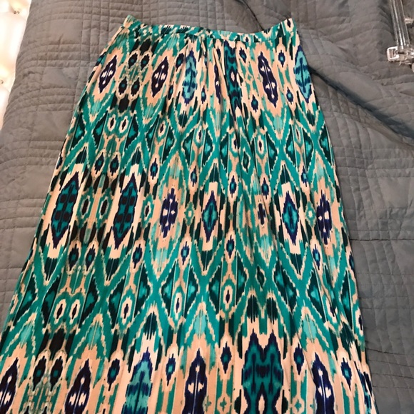 Maxi - Picture 3 of 4