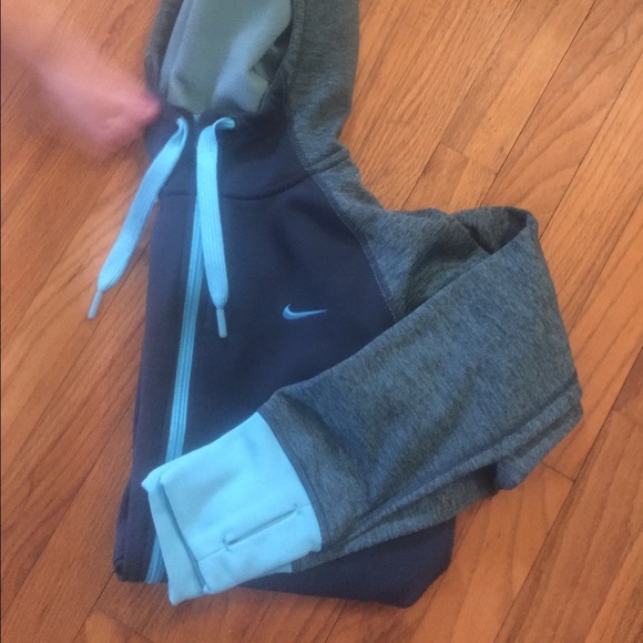 Nike sweatshirt - Picture 2 of 4