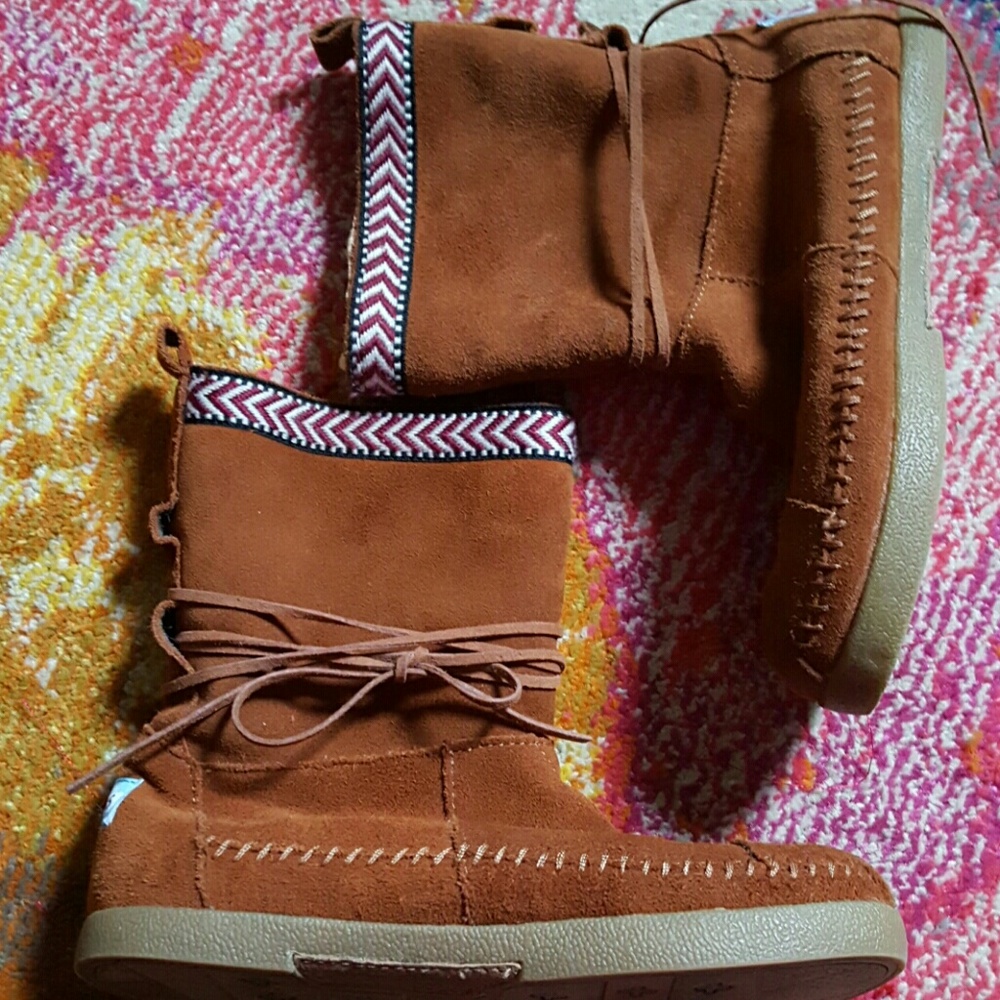 Tom's tan boots