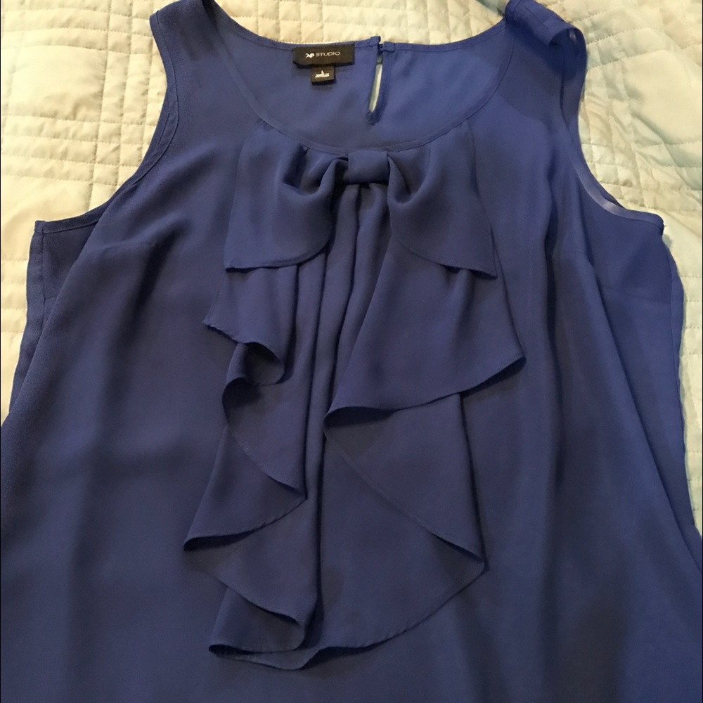Adorable big bow sleeveless shirt 🎀