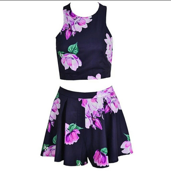 🎉HOST PICK🎉 FLoral Crop Top Shorts Set - Picture 2 of 4
