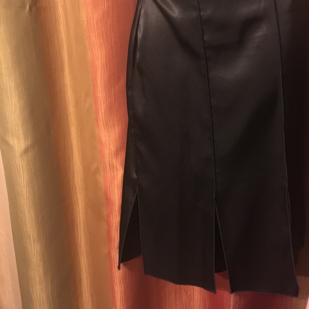 Classy skirt with splits all around