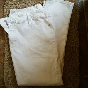 White skinny ankle jeans