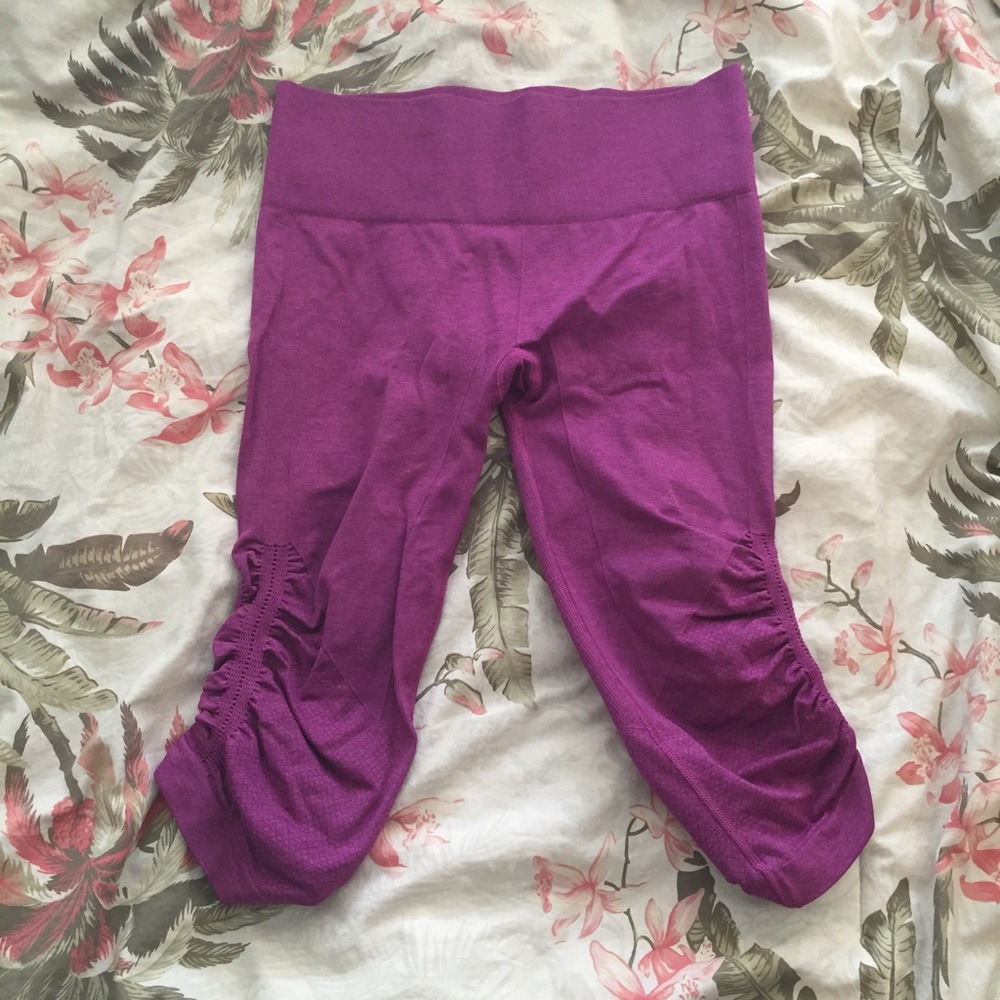 Lululemon orchid In the Flow crop sz 8