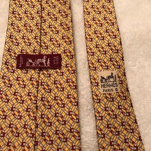 Beautiful Authentic Hermes Tie 100% Silk 7044 TA