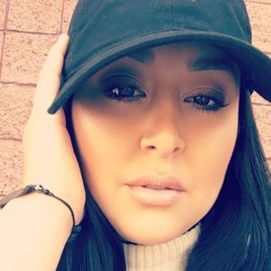 Meet your Posher, Alexis