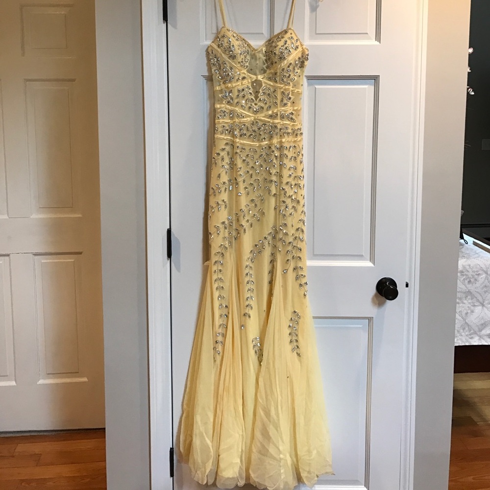 Light yellow cache prom dress