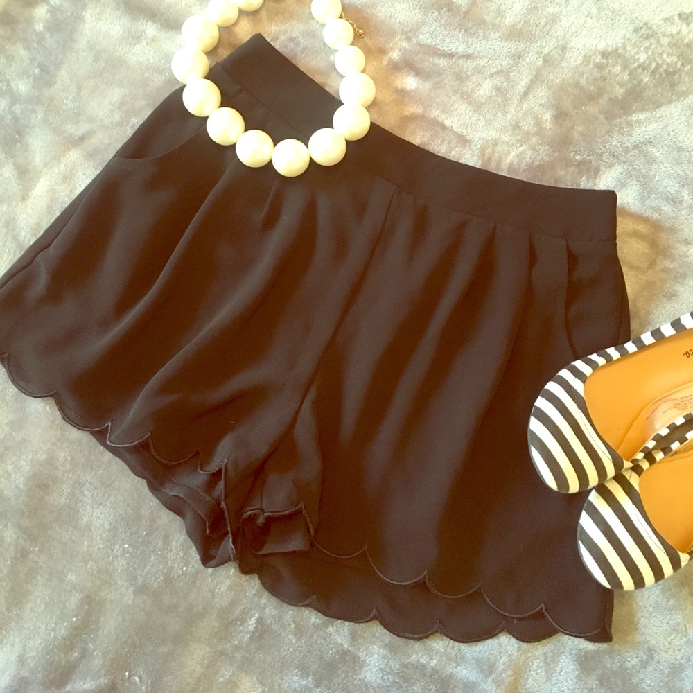 Blu Pepper black scalloped shorts