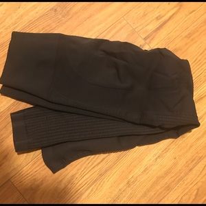Lululemon Size 8 - Flow and Go Seamless Legging