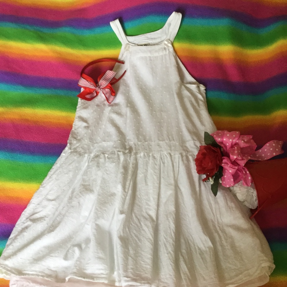 White sleeveless dress