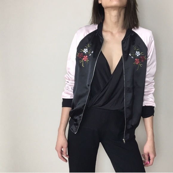 Silk satin bomber floral jacket. - Picture 4 of 5