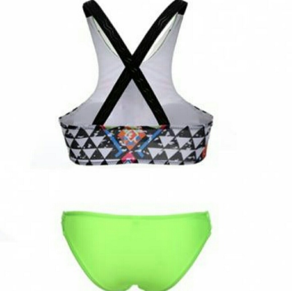 Bold color bikini - Picture 3 of 4