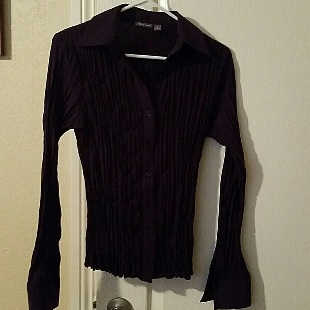 Krinkle blouse w/button down front