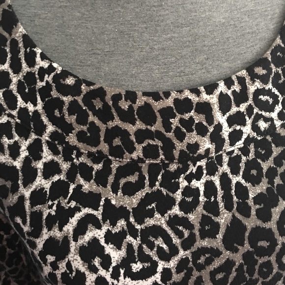 Leopard Print 3/4 Sleeve Tee - Picture 2 of 4