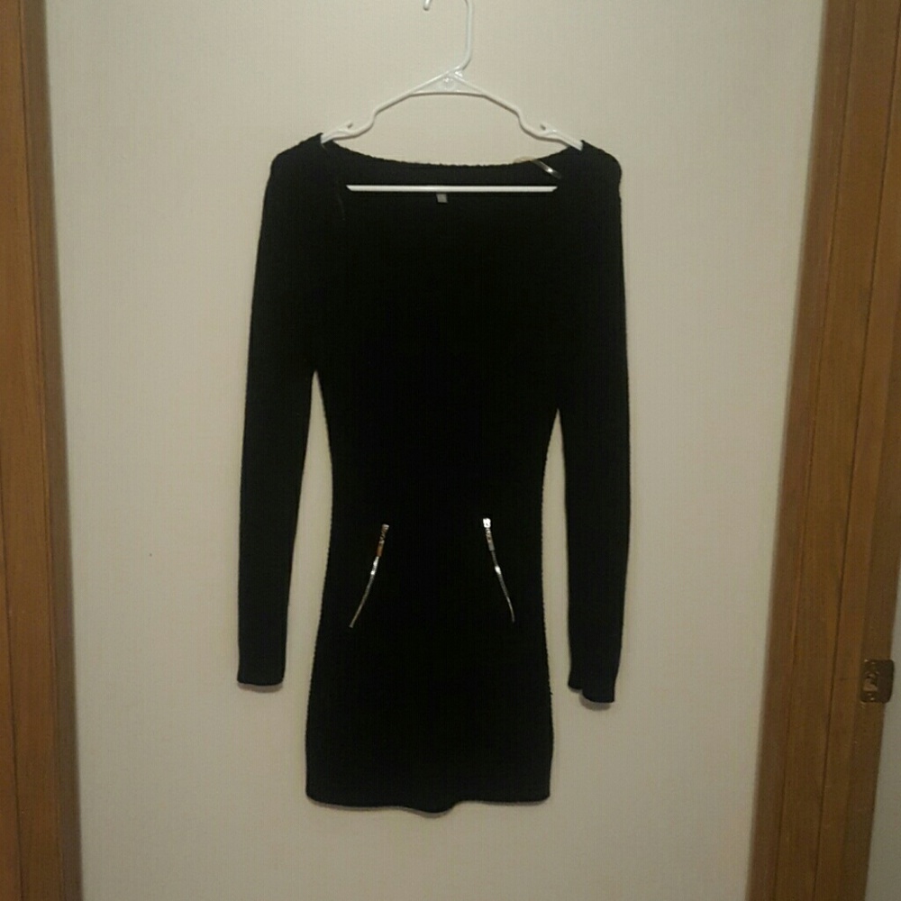 Sweater dress with zip pockets