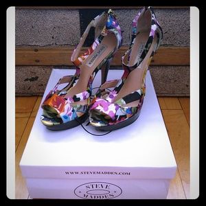 Haylow Steve Madden floral print satin stiletto