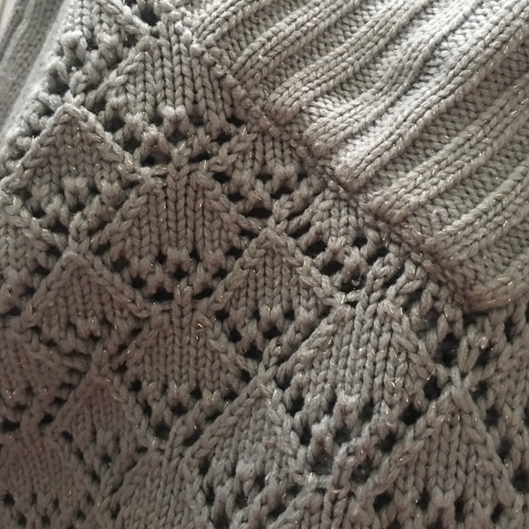 Wide Collar V Neck Sweater - Picture 2 of 3