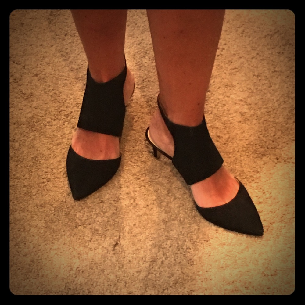 🌺SALE💕🆕Nine West!! black Suede heeled pump.