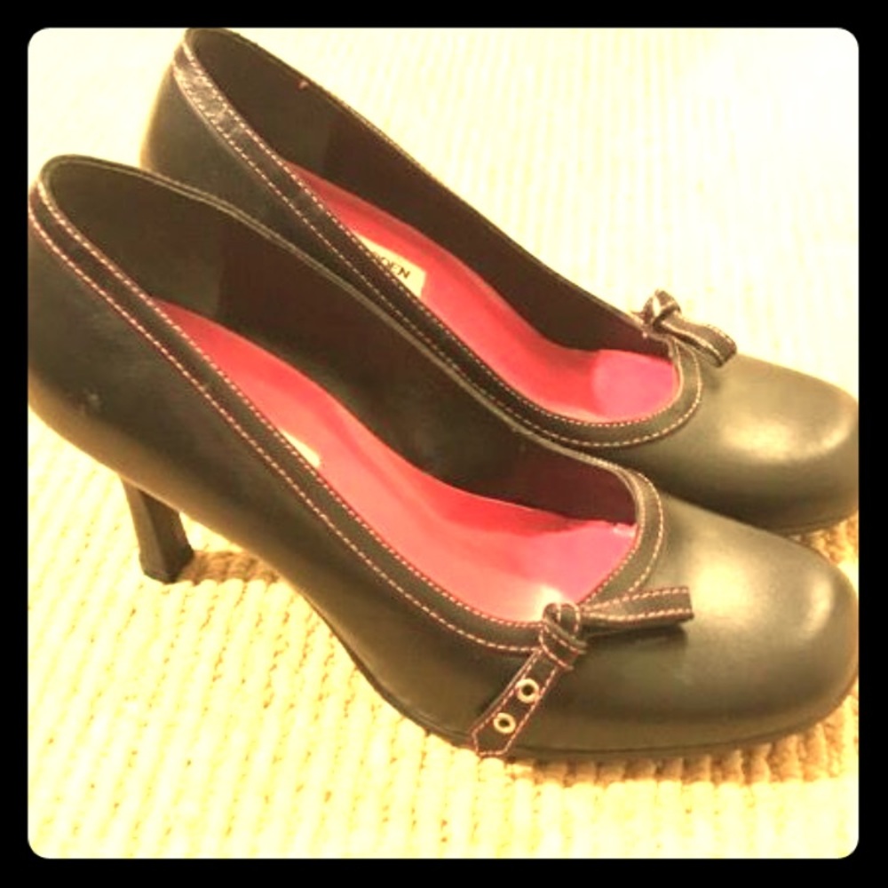 Steve Madden-Black Leather-Kitten Heel Pumps-Sz 9B