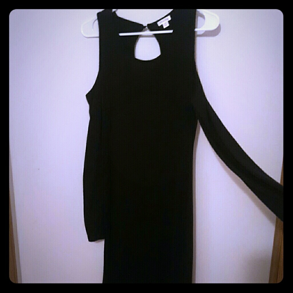 Black cold shoulder form fitting dress