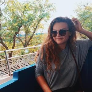 Meet your Posher, Becca