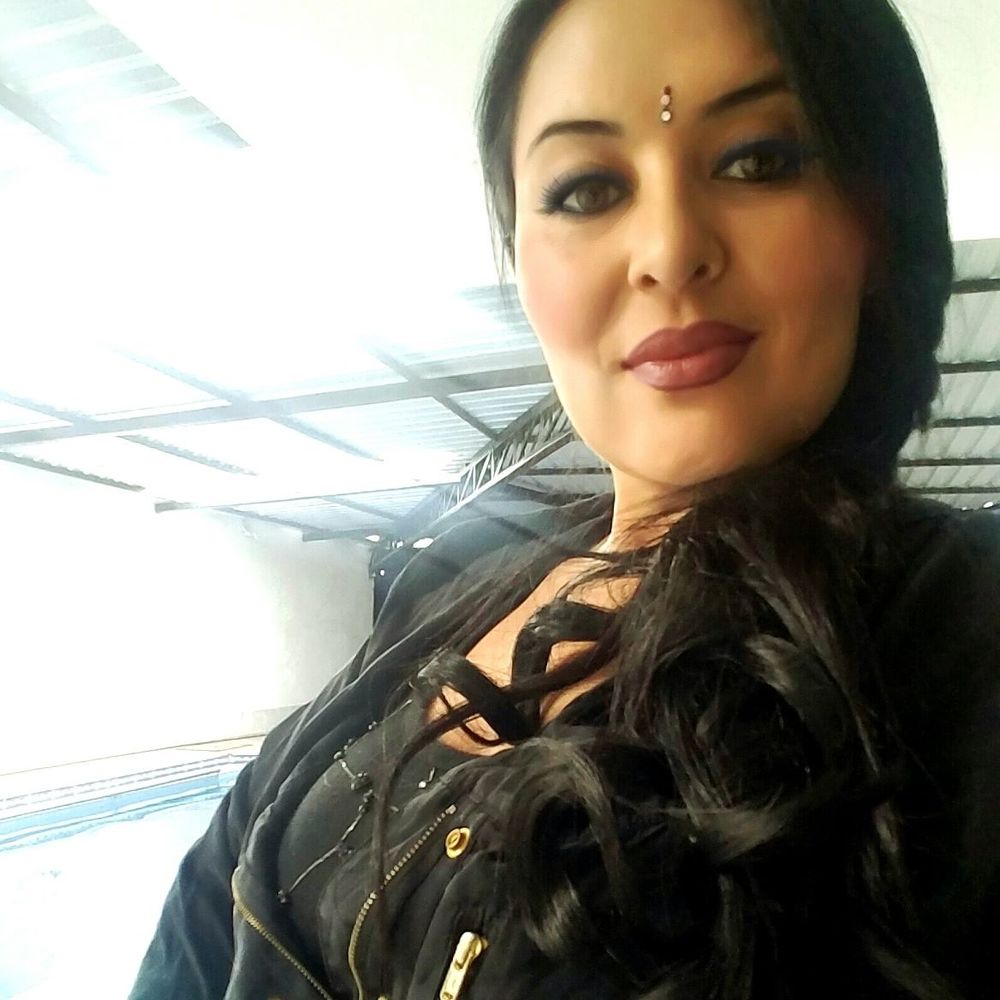 Meet your Posher, Monyka