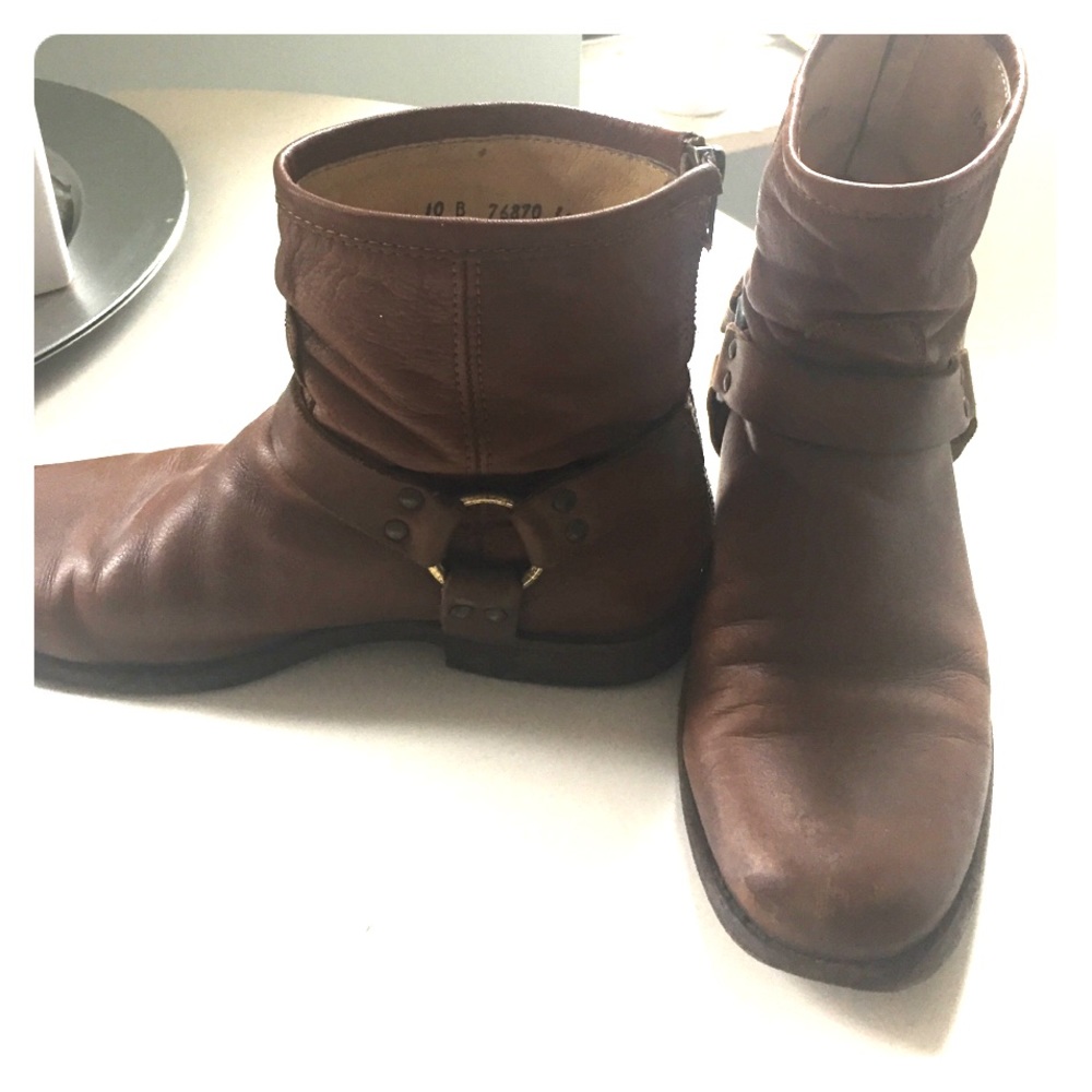FRYE ankle boots!!