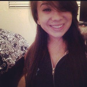 Meet your Posher, Anyssa