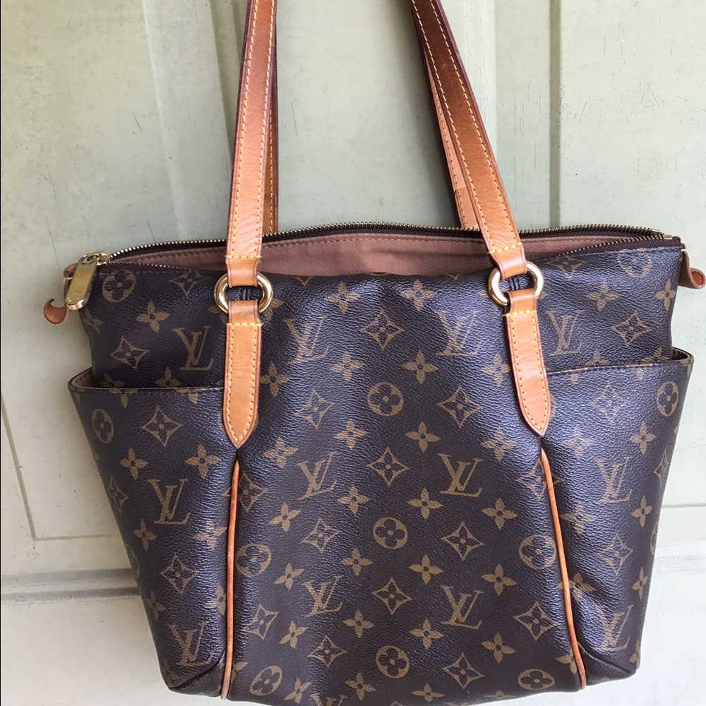 Louis Vuitton Totally Gm Shoulder Bag