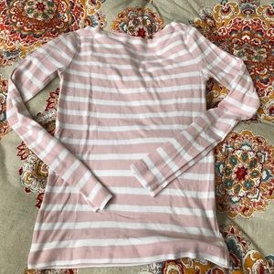 Small gap boat neck tee