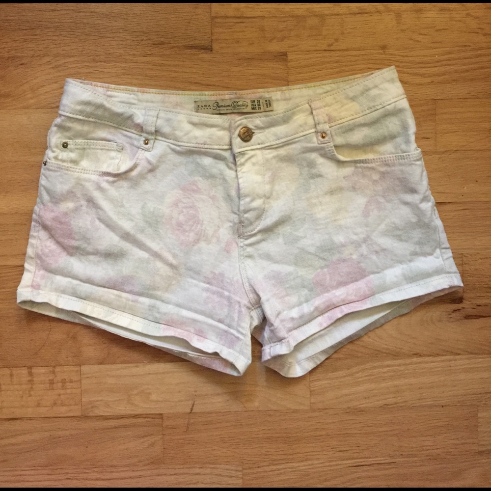 Zara floral jean shorts. Size 6