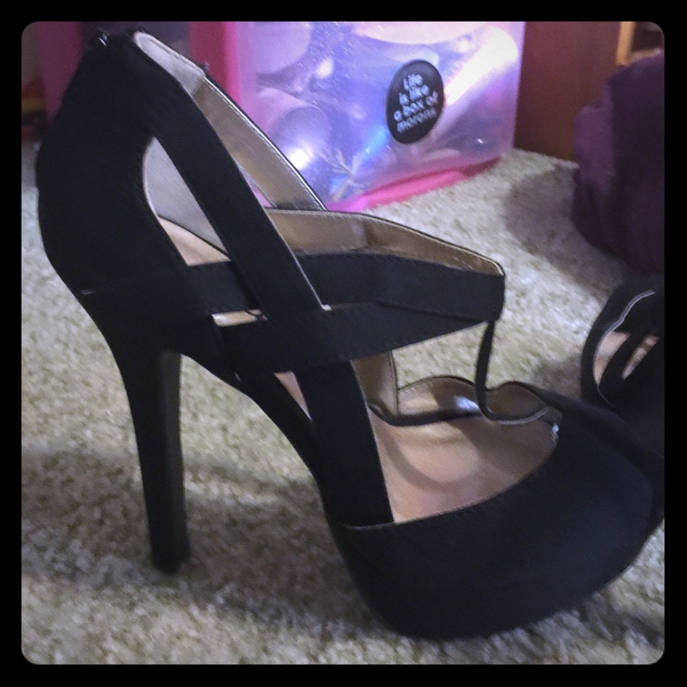 Heels - Picture 1 of 3