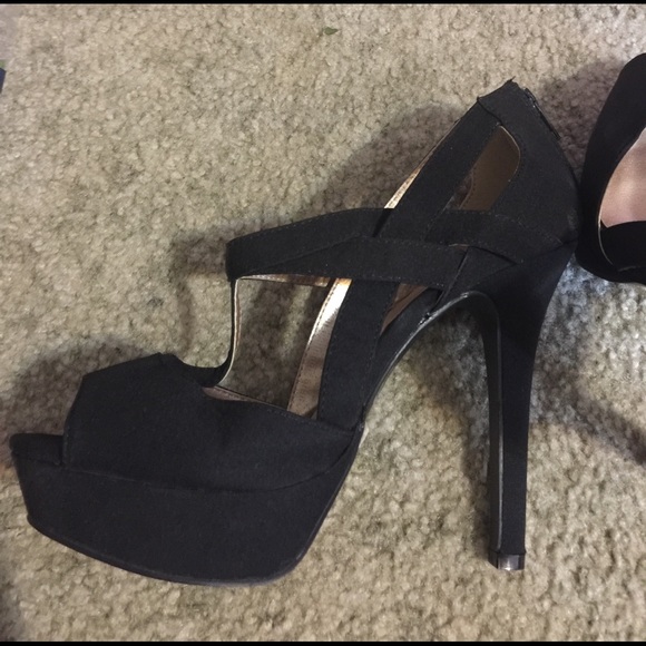 Heels - Picture 3 of 3