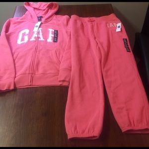 Girls GapKids 2 piece sweat suit outfit.