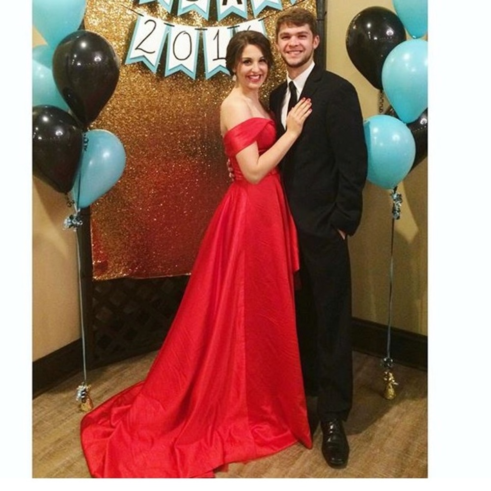 LAST CHANCE 😍 Long Train/High-Low Ball Gown