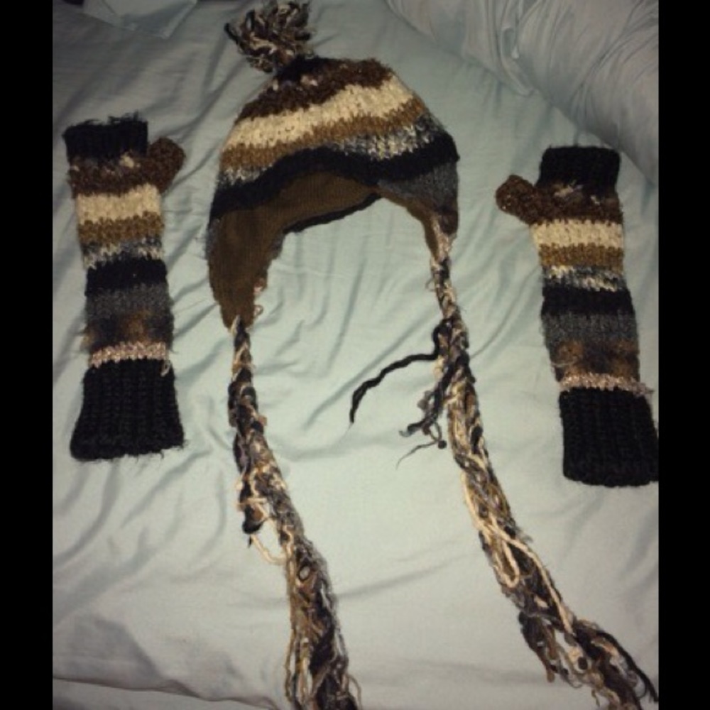 Beanie and hand warmers / gloves