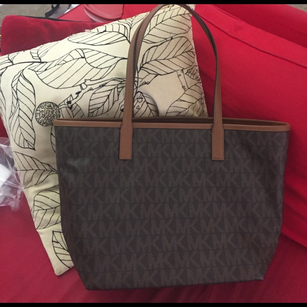 Michael Kors Jet Set Travel Tote (brown)