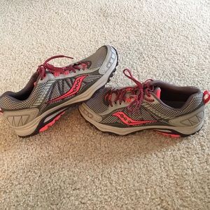 Saucony tennis shoes