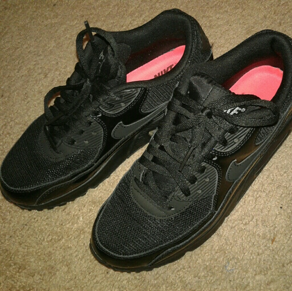 Black Nike Air Max shoes