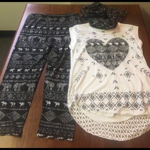 Capri leggings with matching shirt and scarf.