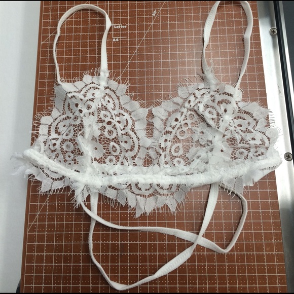 'Lily' White Lace Bralette - Picture 2 of 3