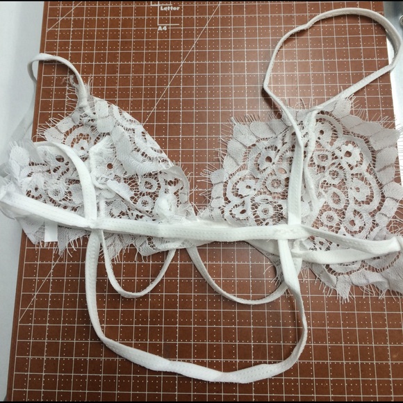 'Lily' White Lace Bralette - Picture 3 of 3
