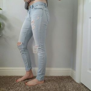 AMERICAN EAGLE JEANS