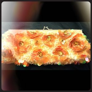 CHIC ORANGE CLUTCH